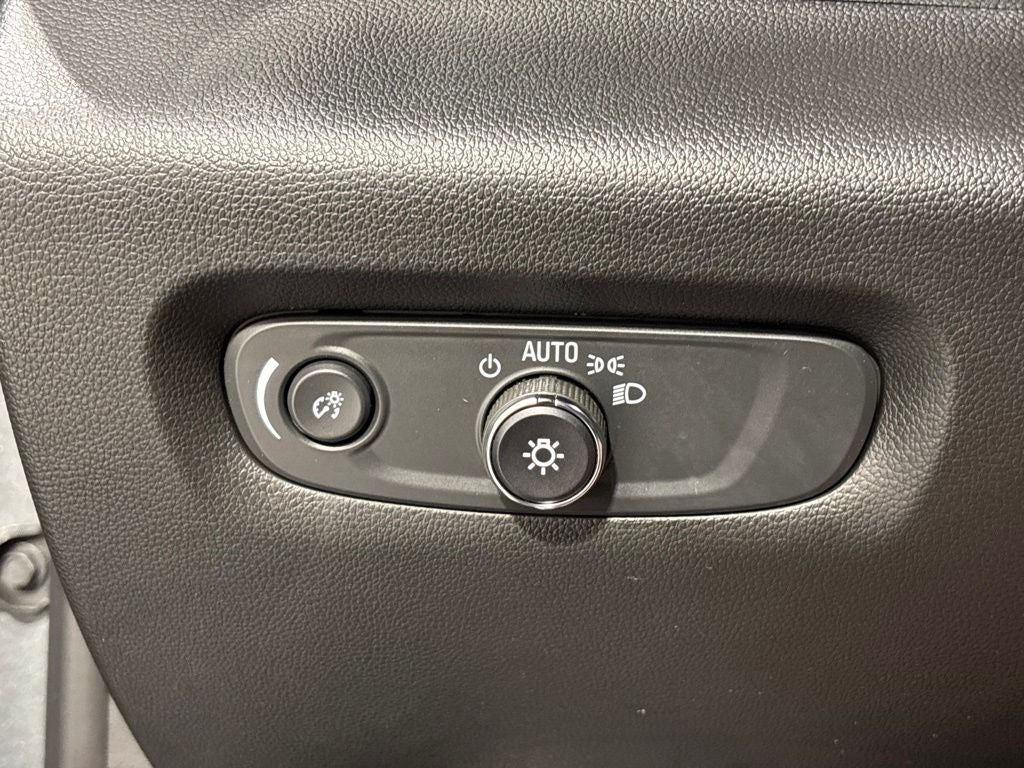 2023 Chevrolet Traverse AWD LT Leather