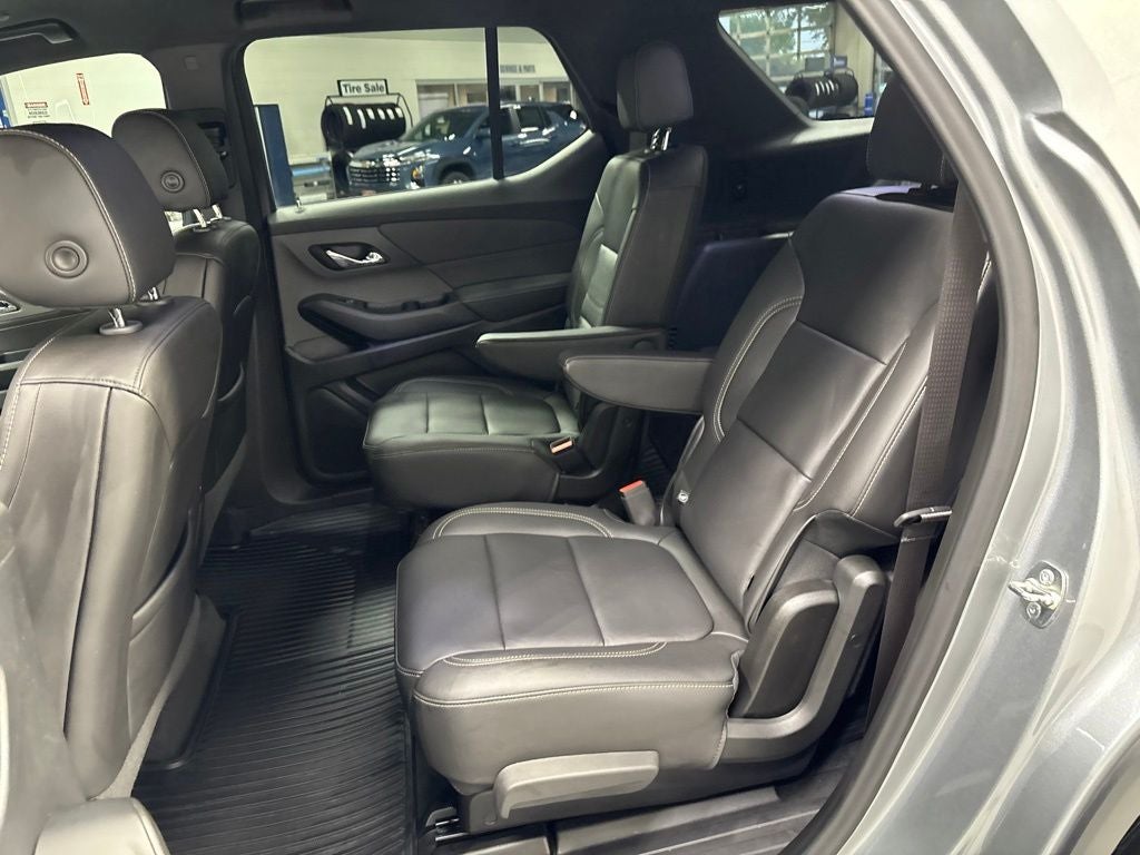 2023 Chevrolet Traverse AWD LT Leather