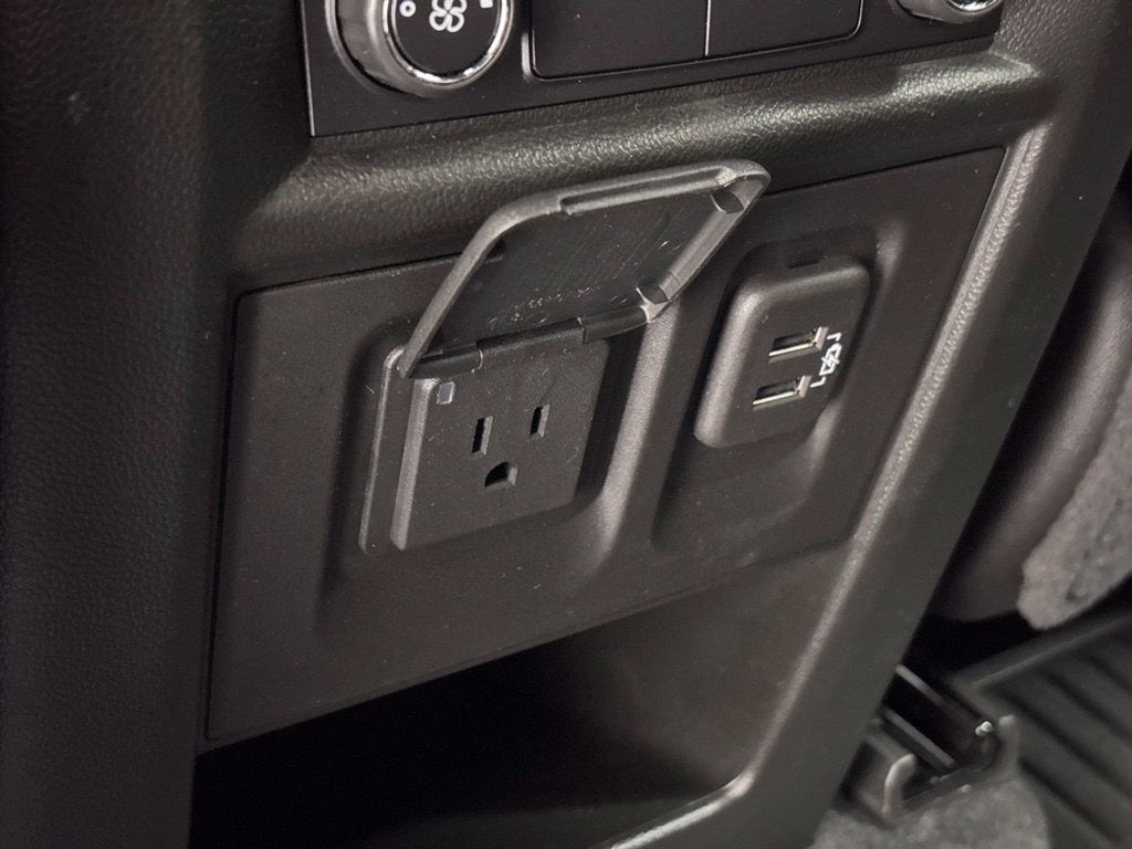 2023 Chevrolet Traverse AWD LT Leather