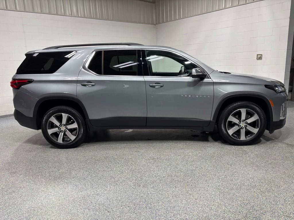 2023 Chevrolet Traverse AWD LT Leather