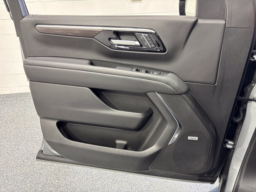 2026 Chevrolet Suburban LT, 4WD
