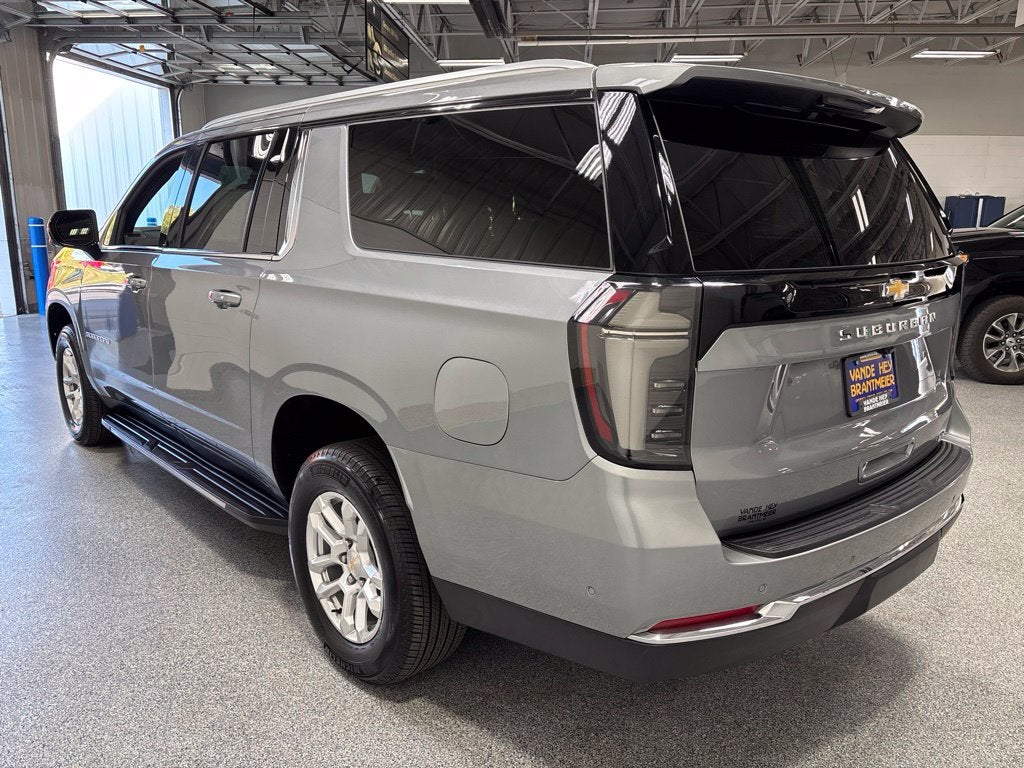2026 Chevrolet Suburban LT, 4WD