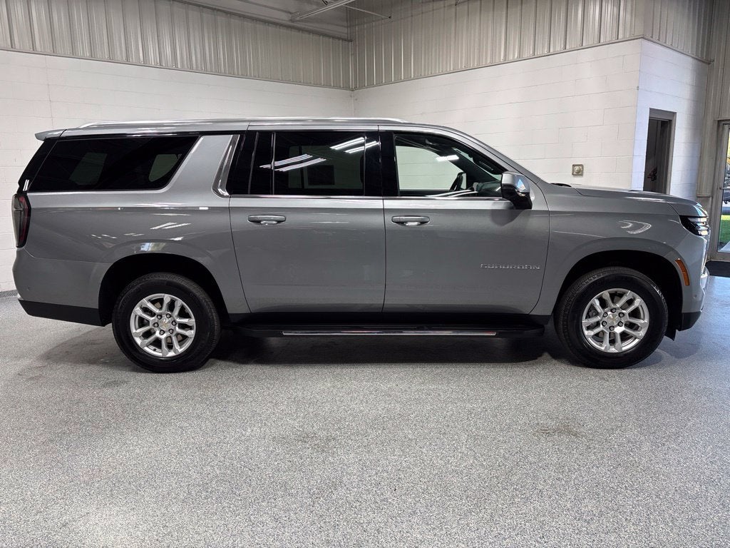 2026 Chevrolet Suburban LT, 4WD