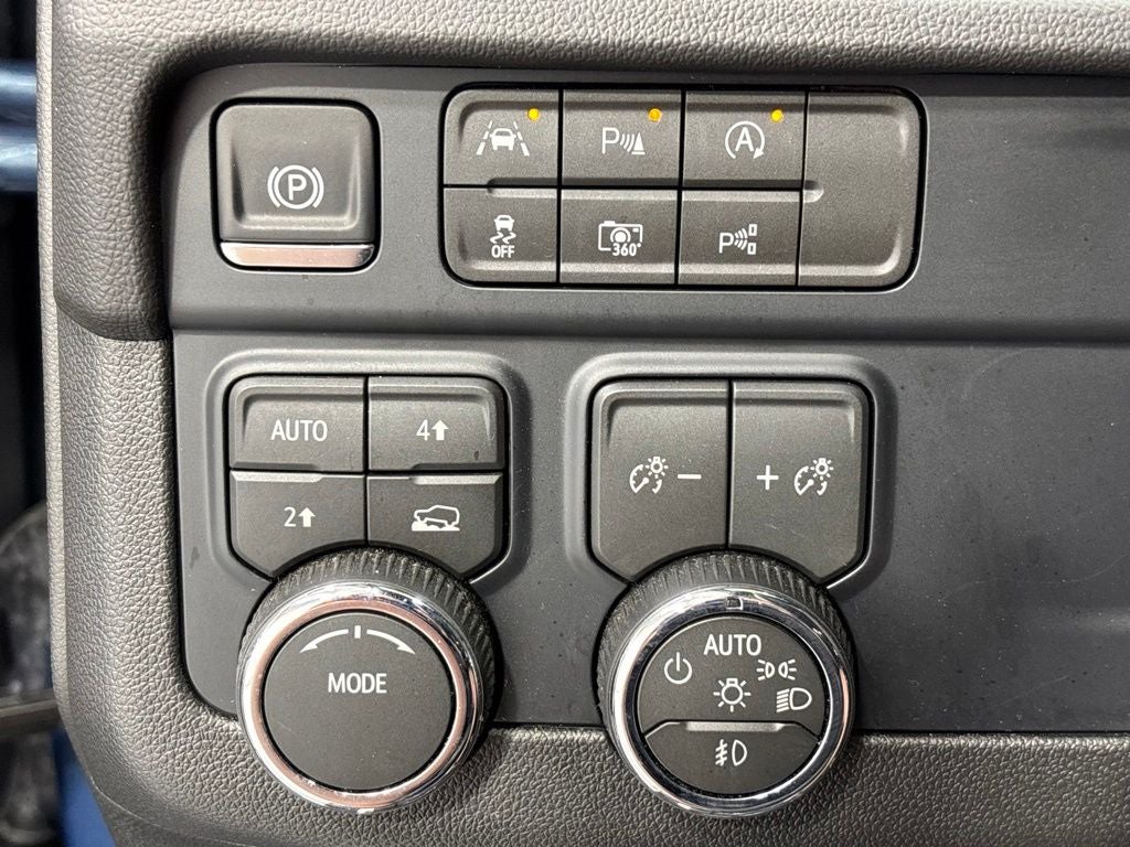 2026 Chevrolet Suburban LT, 4WD