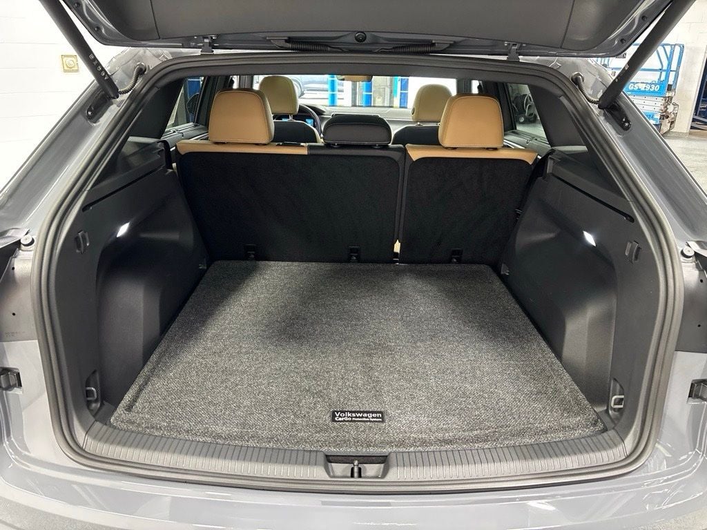 2026 Volkswagen Atlas Cross Sport SEL R-Line Black