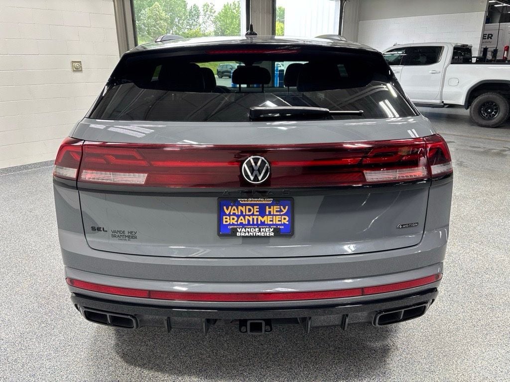 2026 Volkswagen Atlas Cross Sport SEL R-Line Black