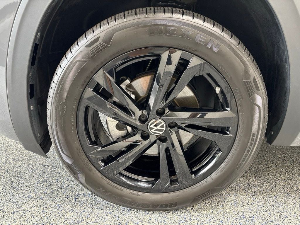 2026 Volkswagen Atlas Cross Sport SEL R-Line Black