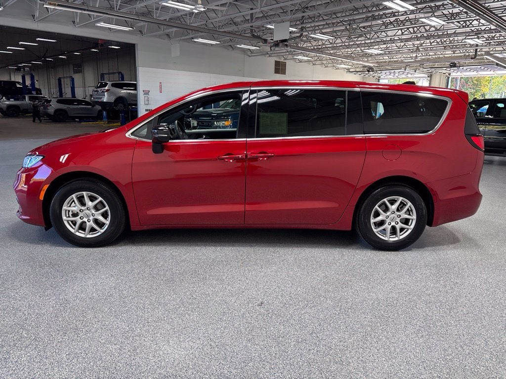2025 Chrysler Pacifica Select