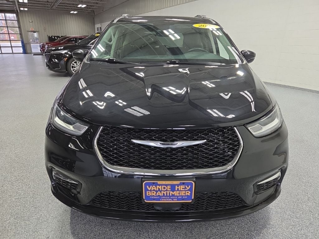 Used 2022 Chrysler Pacifica Touring L with VIN 2C4RC1BG6NR154725 for sale in Chilton, WI