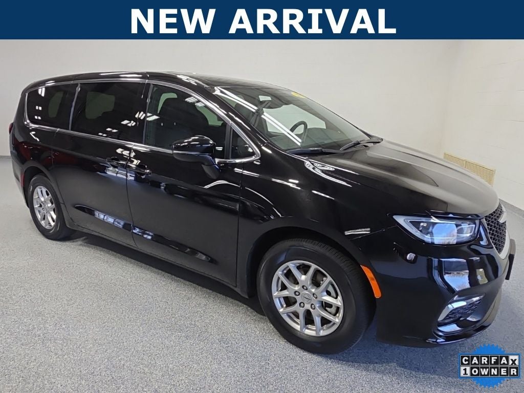 2025 Chrysler Pacifica Select