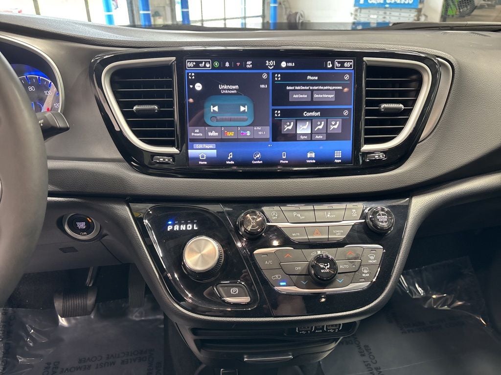 2025 Chrysler Pacifica Select