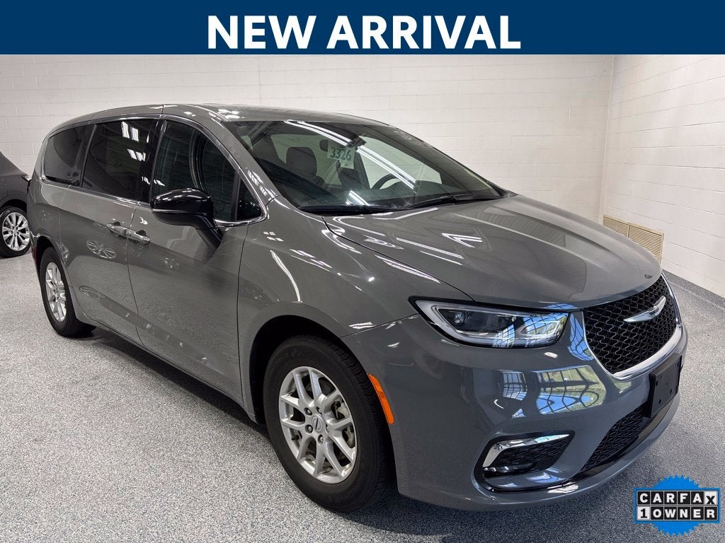 2025 Chrysler Pacifica Select