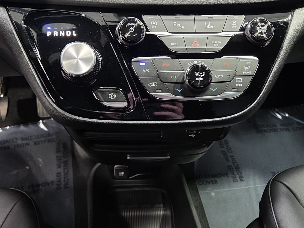 2026 Chrysler Voyager VOYAGER LX