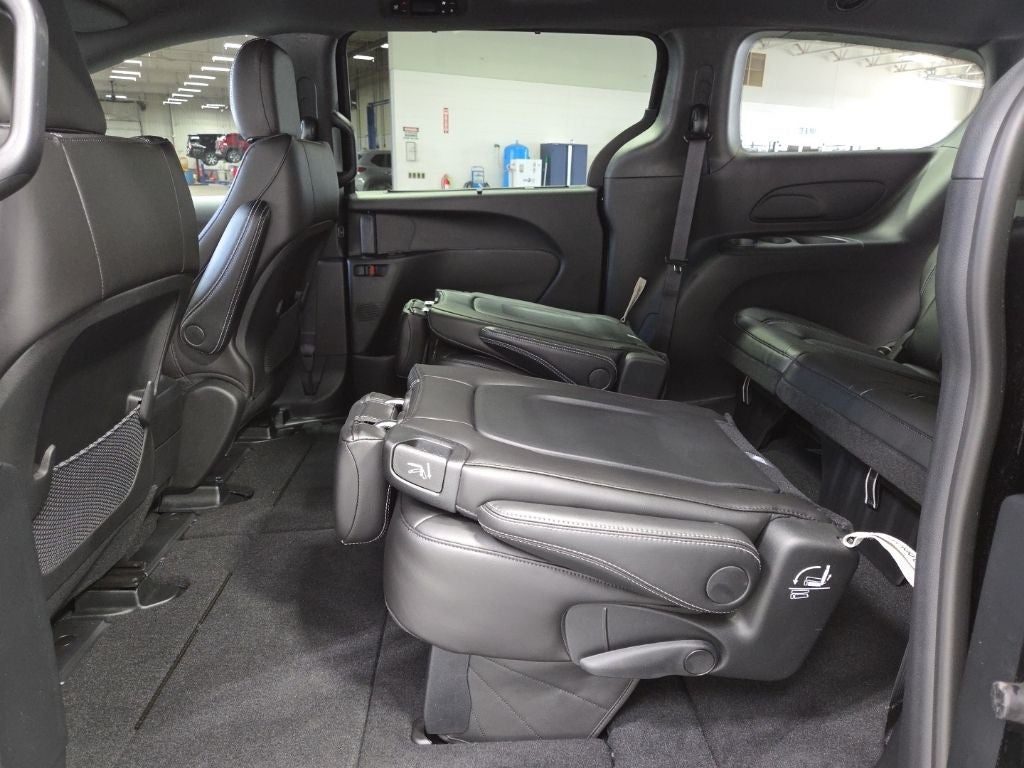 2026 Chrysler Voyager VOYAGER LX