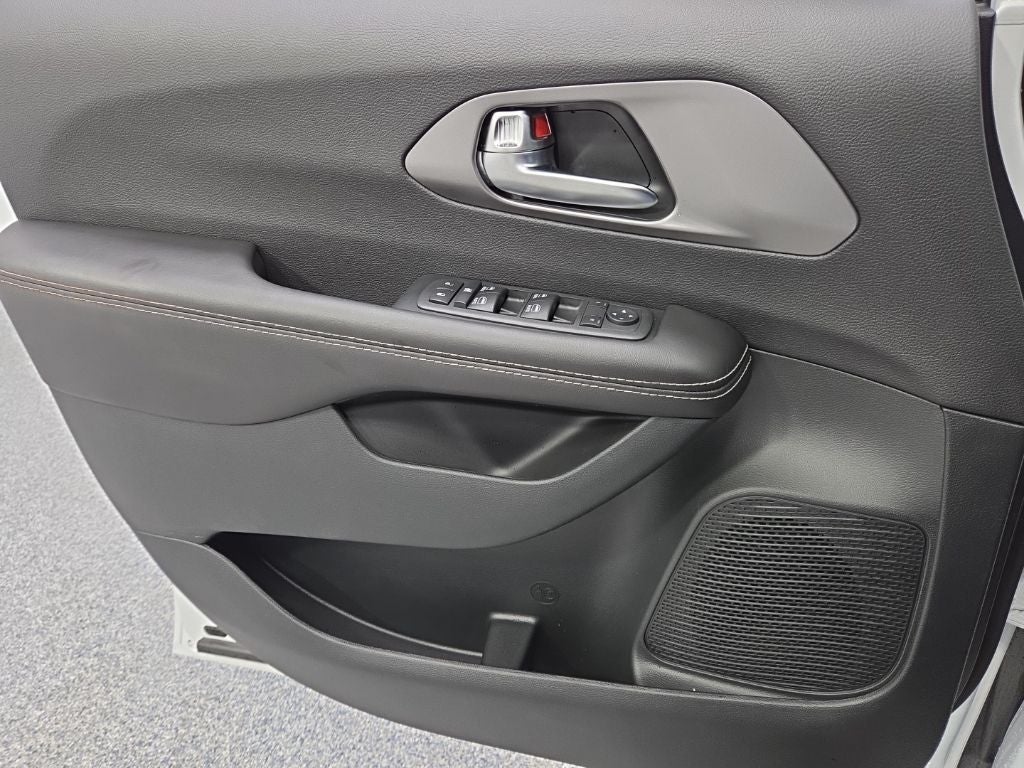 2026 Chrysler Voyager VOYAGER LX