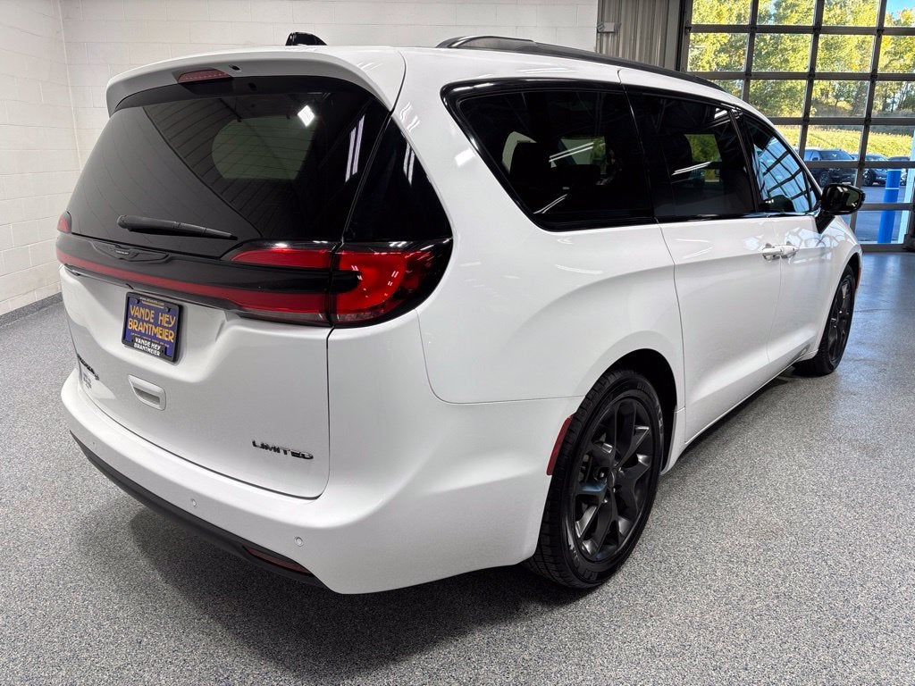 2025 Chrysler Pacifica Limited