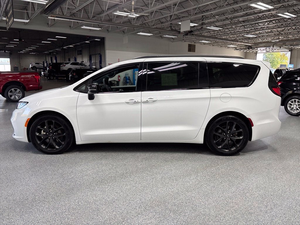 2025 Chrysler Pacifica Limited