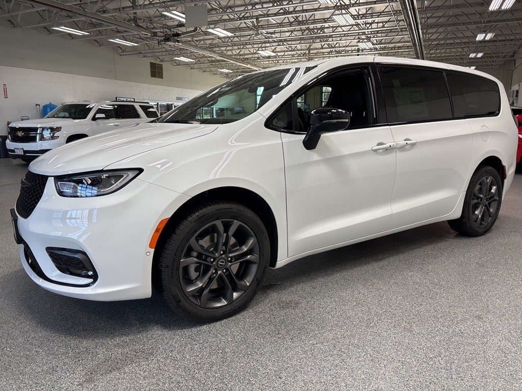 2026 Chrysler Pacifica PACIFICA SELECT AWD