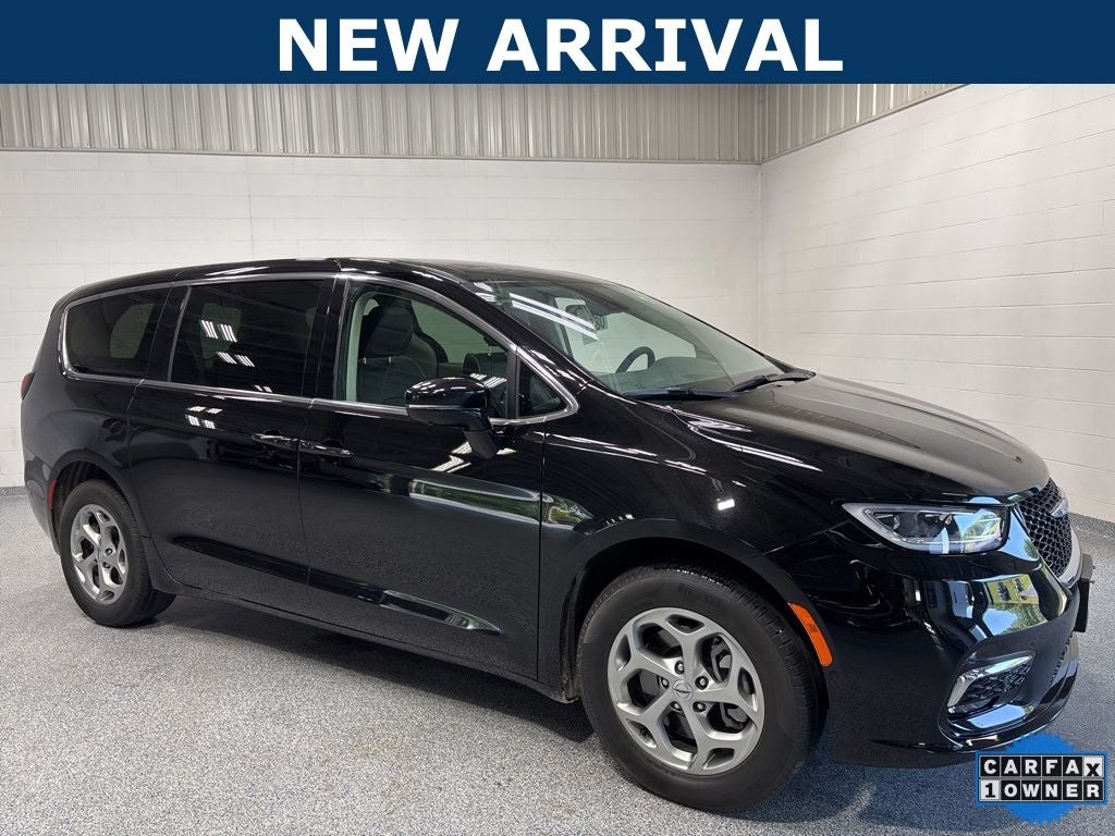 2024 Chrysler Pacifica Limited AWD's photo