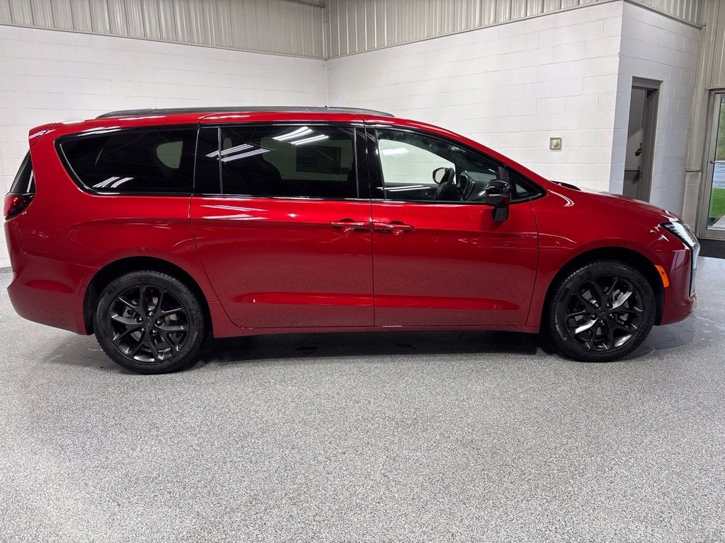 2027 Chrysler Pacifica PACIFICA LIMITED AWD