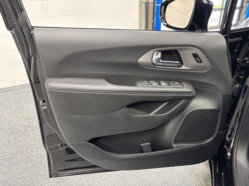 2027 Chrysler Pacifica PACIFICA LIMITED AWD
