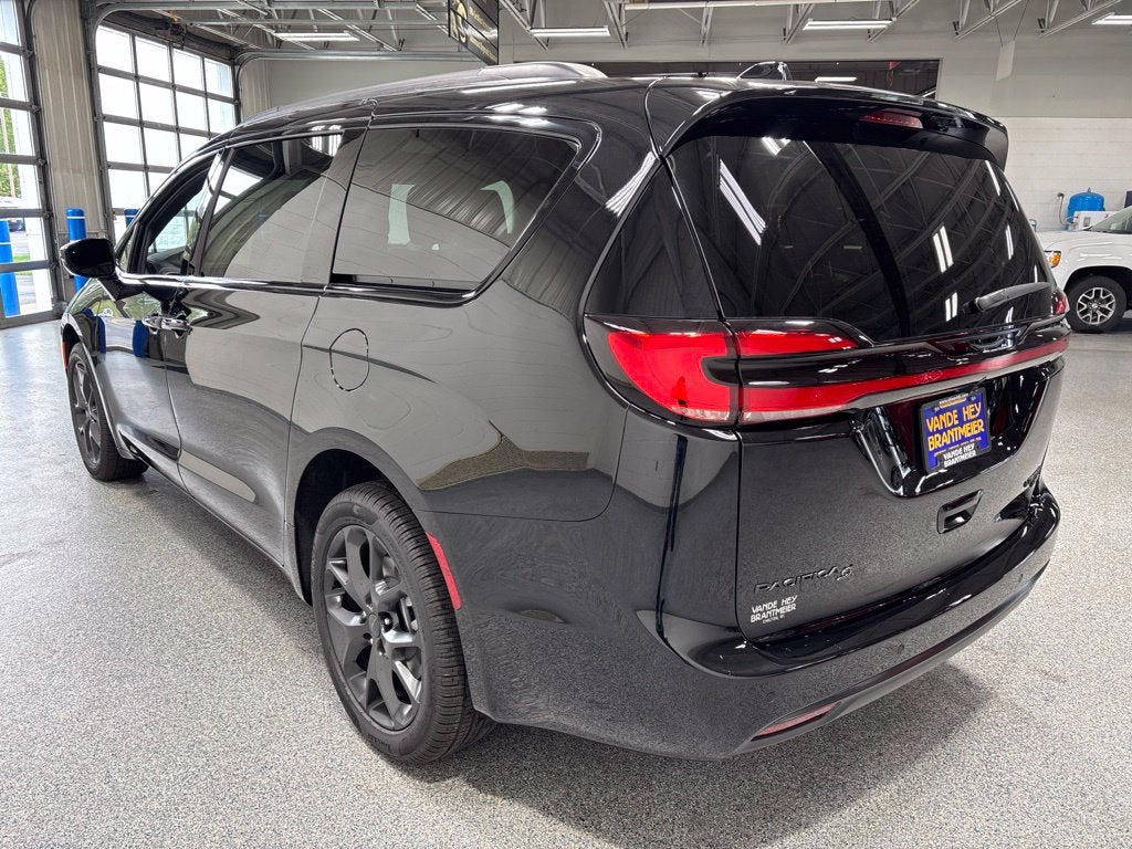 2027 Chrysler Pacifica PACIFICA LIMITED AWD
