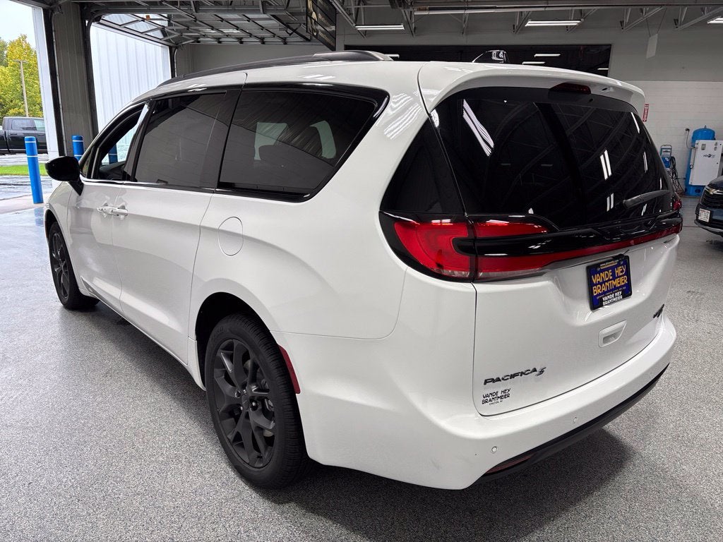2027 Chrysler Pacifica PACIFICA LIMITED AWD