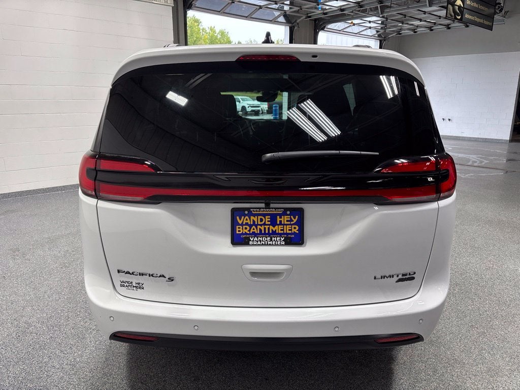 2027 Chrysler Pacifica PACIFICA LIMITED AWD