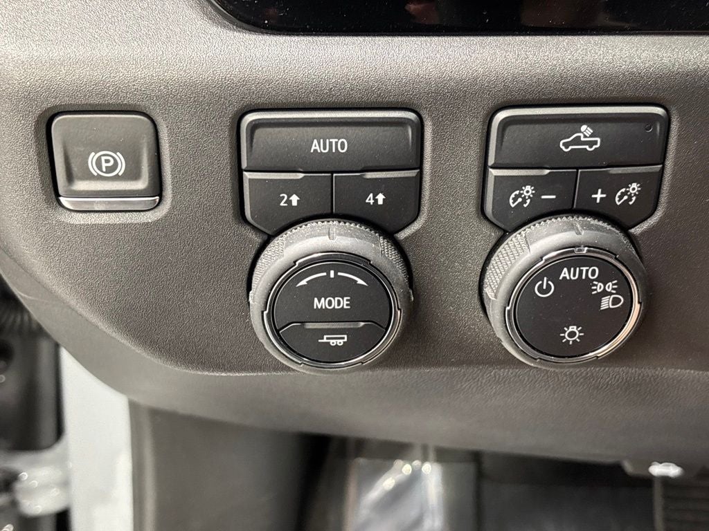 2024 Chevrolet Silverado 1500 4WD Crew Cab Short Bed LT with 2FL