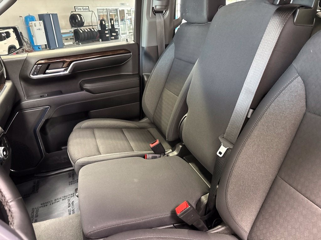 2024 GMC Sierra 1500 4WD Crew Cab Short Box Elevation with 3VL
