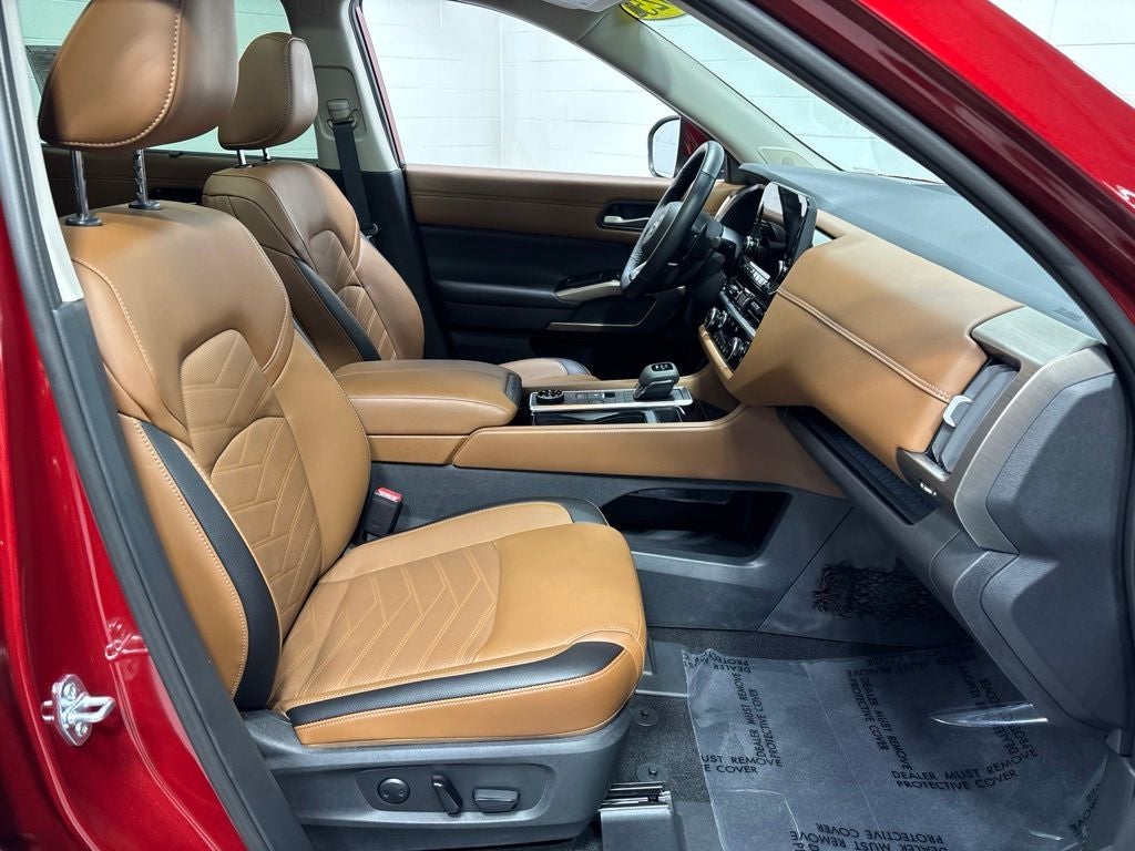 2025 Nissan Pathfinder Platinum 4WD