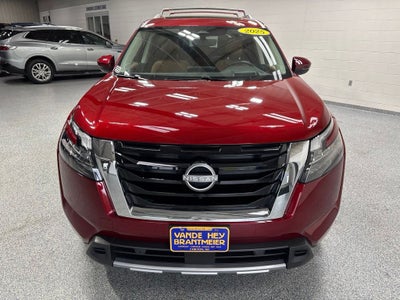2025 Nissan Pathfinder Platinum 4WD