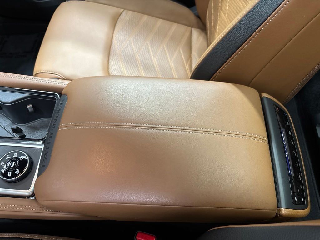 2025 Nissan Pathfinder Platinum 4WD