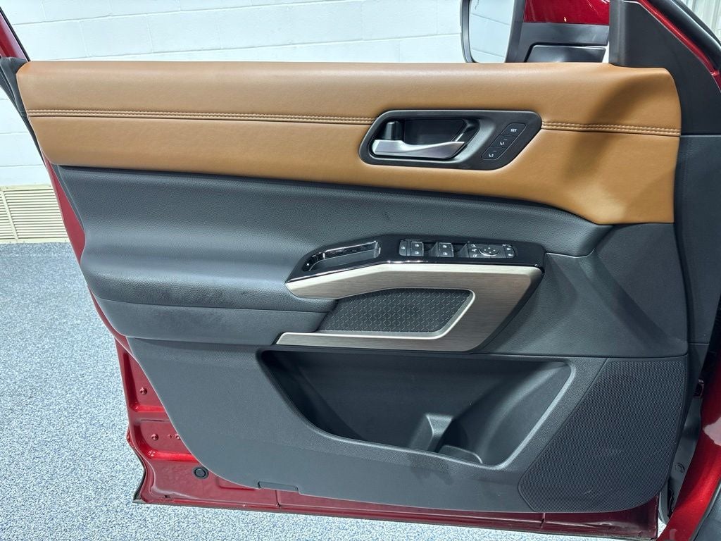 2025 Nissan Pathfinder Platinum 4WD