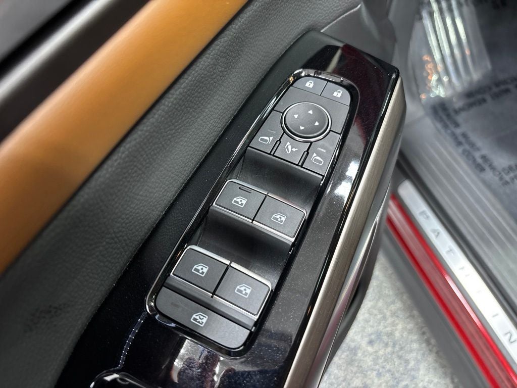 2025 Nissan Pathfinder Platinum 4WD