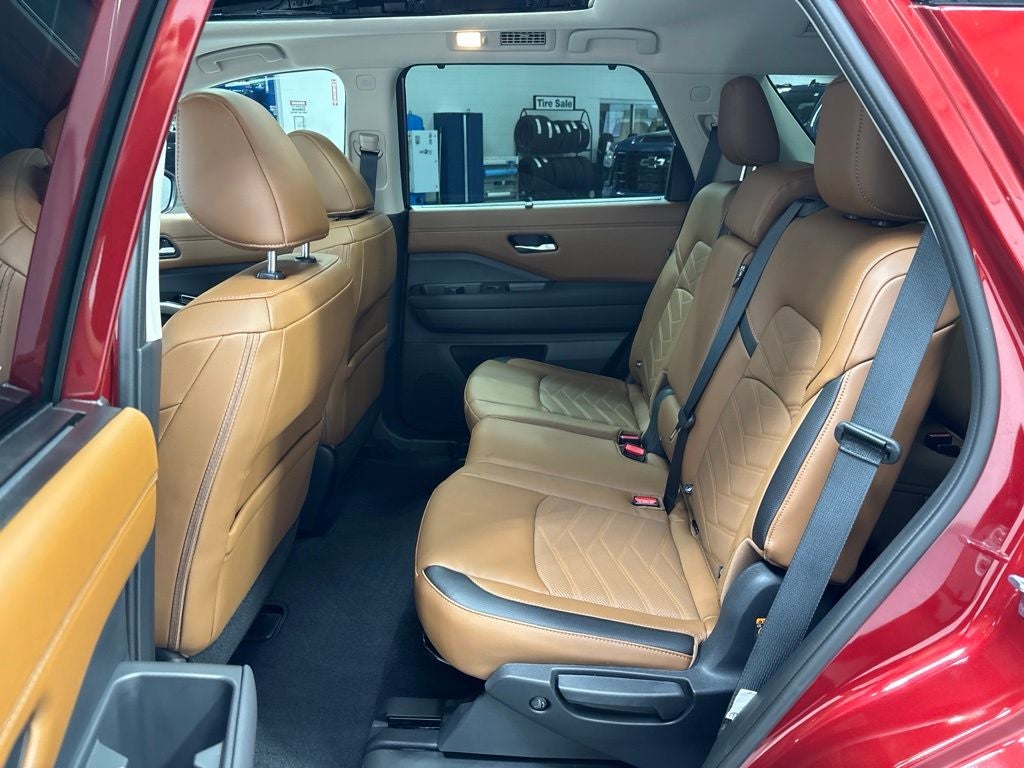 2025 Nissan Pathfinder Platinum 4WD