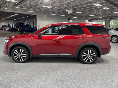 2025 Nissan Pathfinder Platinum 4WD