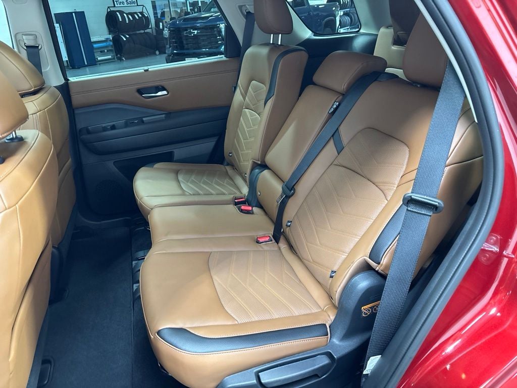 2025 Nissan Pathfinder Platinum 4WD