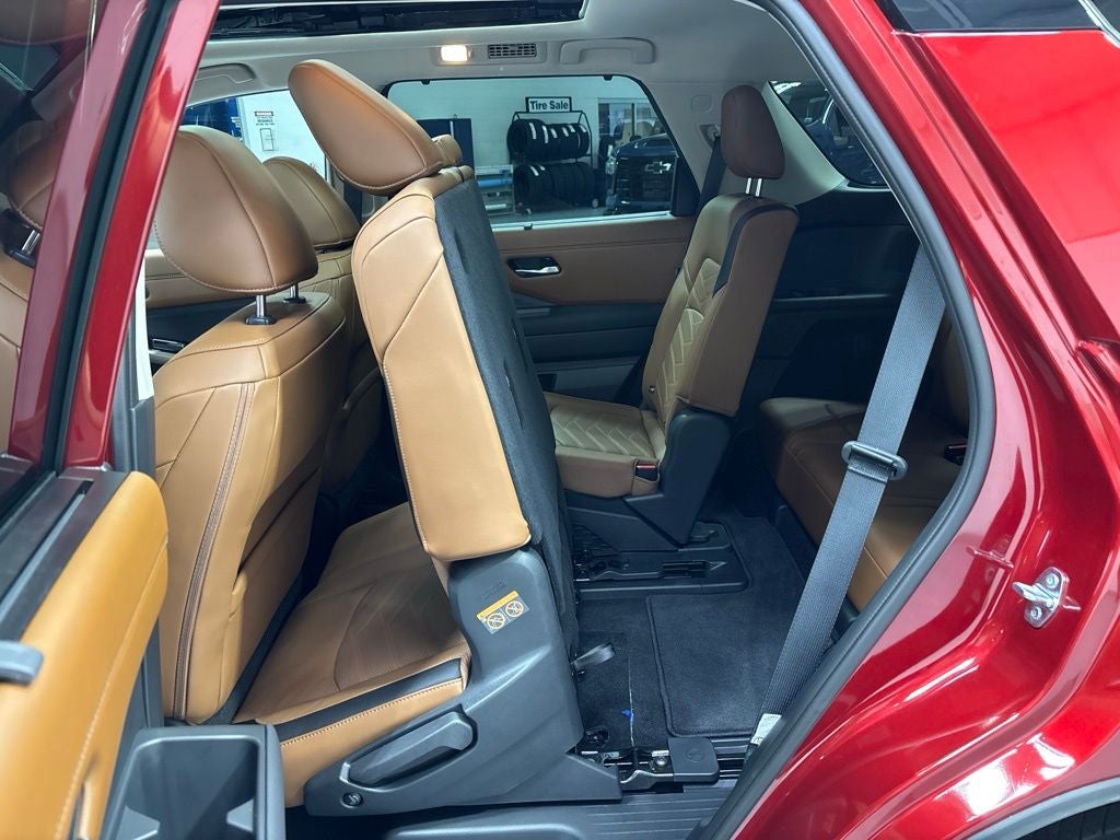 2025 Nissan Pathfinder Platinum 4WD