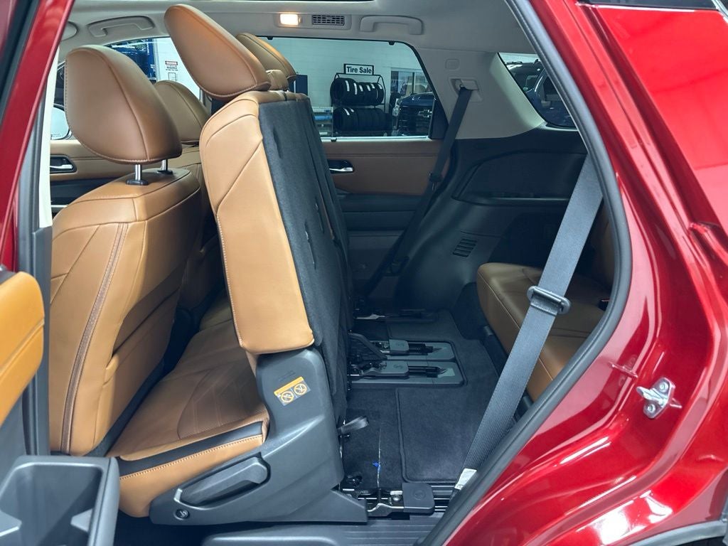 2025 Nissan Pathfinder Platinum 4WD