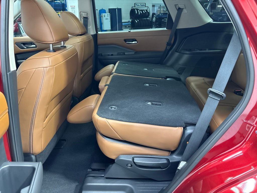 2025 Nissan Pathfinder Platinum 4WD