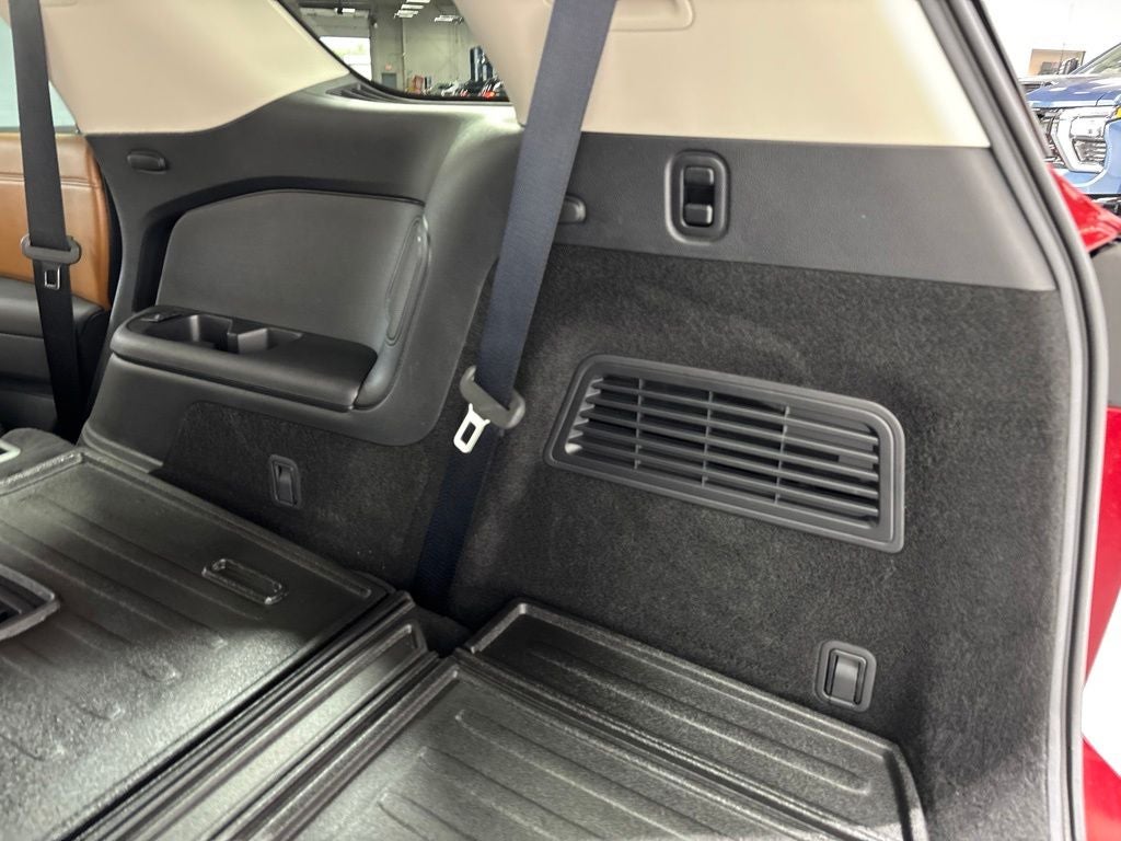 2025 Nissan Pathfinder Platinum 4WD