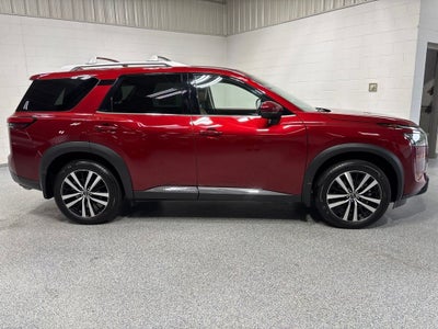 2025 Nissan Pathfinder Platinum 4WD