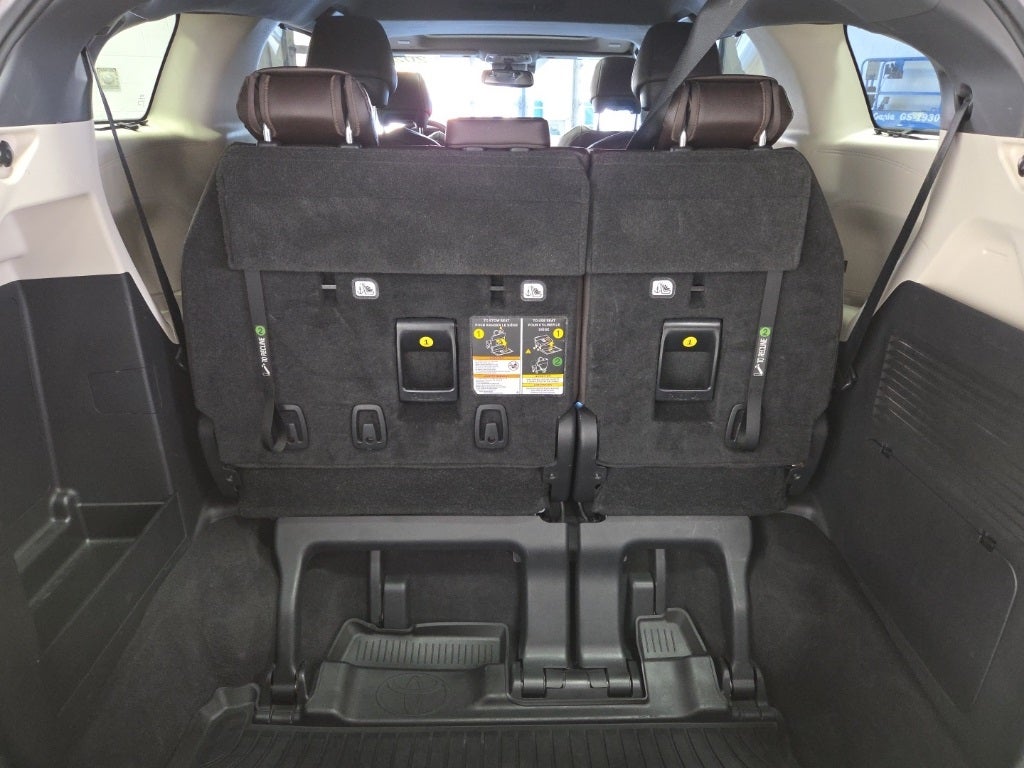 2022 Toyota Sienna Platinum
