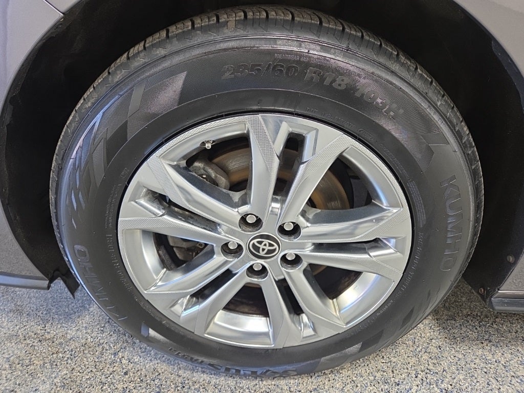 2022 Toyota Sienna Platinum