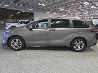 2022 Toyota Sienna Platinum