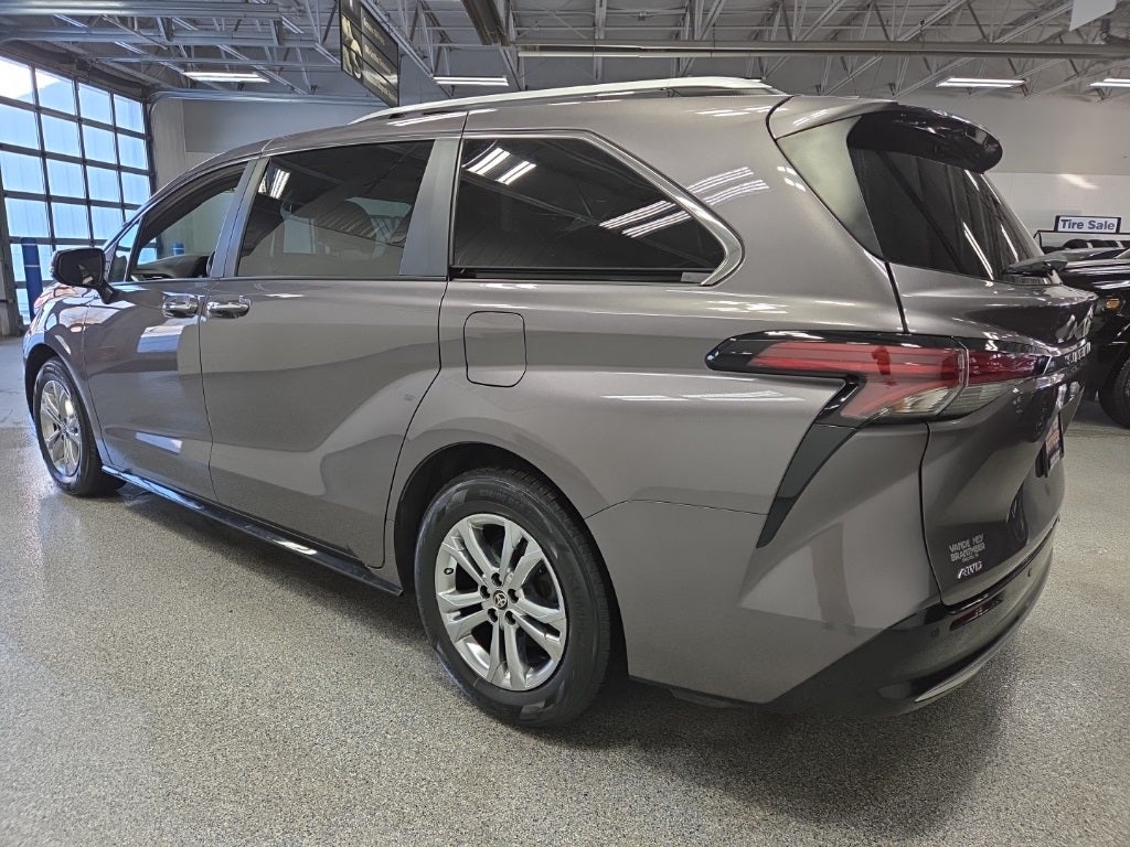 2022 Toyota Sienna Platinum