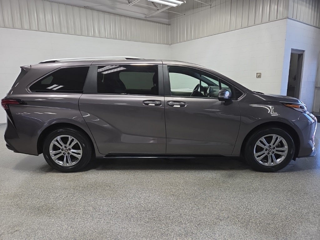 2022 Toyota Sienna Platinum